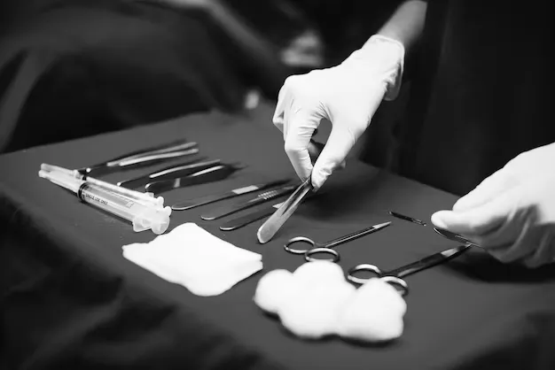 Sterile operating tray showing premium stainless steel tools, ideal for distributors looking to import surgical instruments from Pakistan.